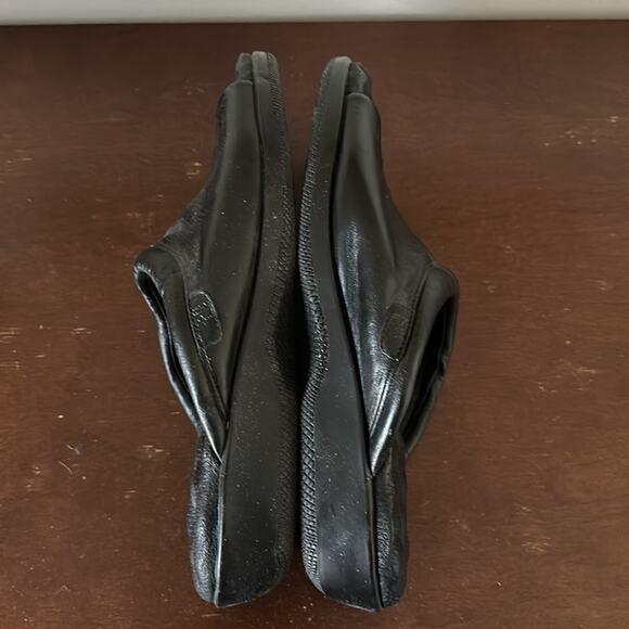 Soft Walk by Trotters | Black Slip On Sandals Size 9W - Picture 3 of 7